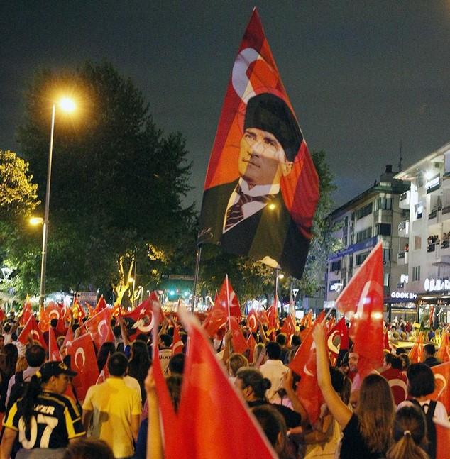 Teröre tepki gösterileri büyüyor