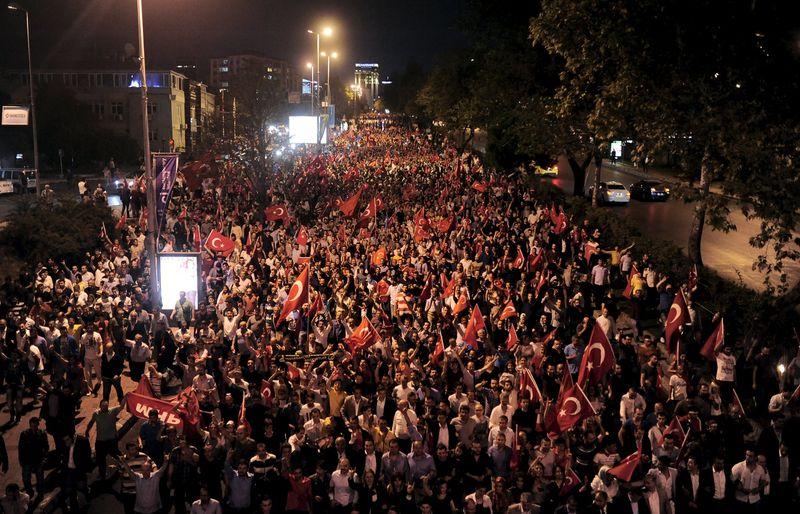 Teröre tepki gösterileri büyüyor