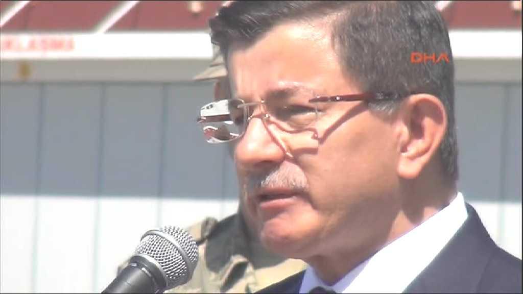 Şehitler için düzenlenen törende Davutoğlu ağladı