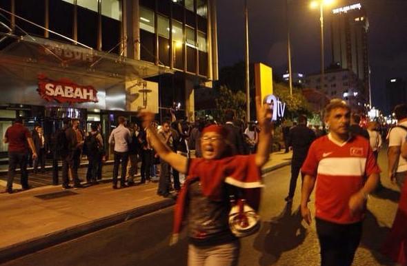 Sabah-ATV binası önünde protesto
