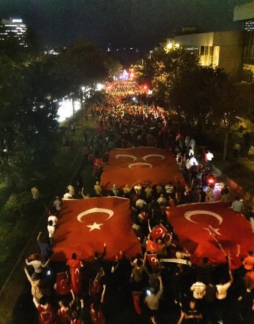 Teröre tepki gösterileri büyüyor