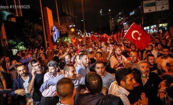 Sabah-ATV binası önünde protesto