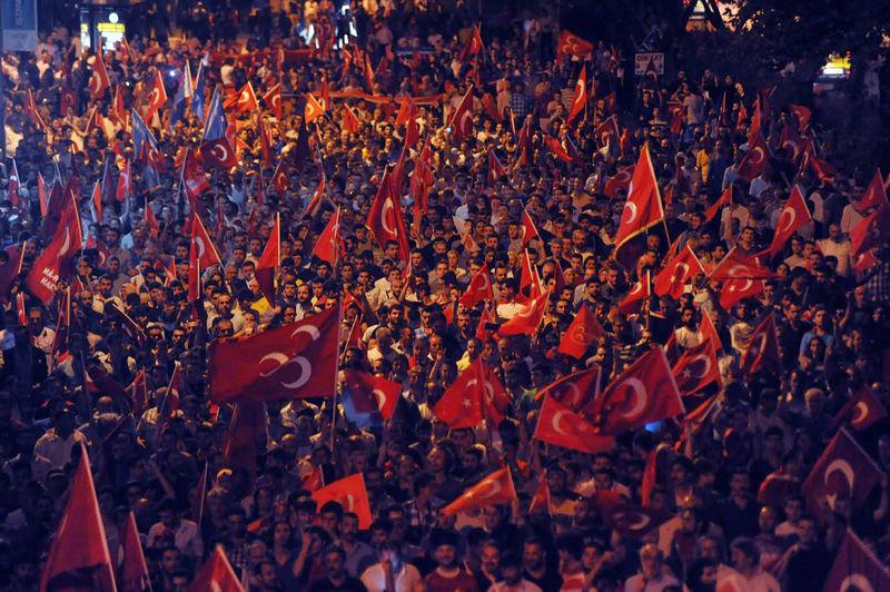 Teröre tepki gösterileri büyüyor