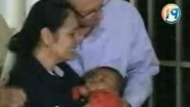 İngiliz çift doğumda değiştirilen bebeğine kavuştu