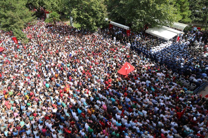 Dağlıca şehidi yarbay İlker Çelikcan toprağa verildi