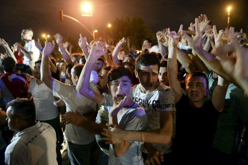 Hürriyet'in önünde Ülkücü yemini edildi