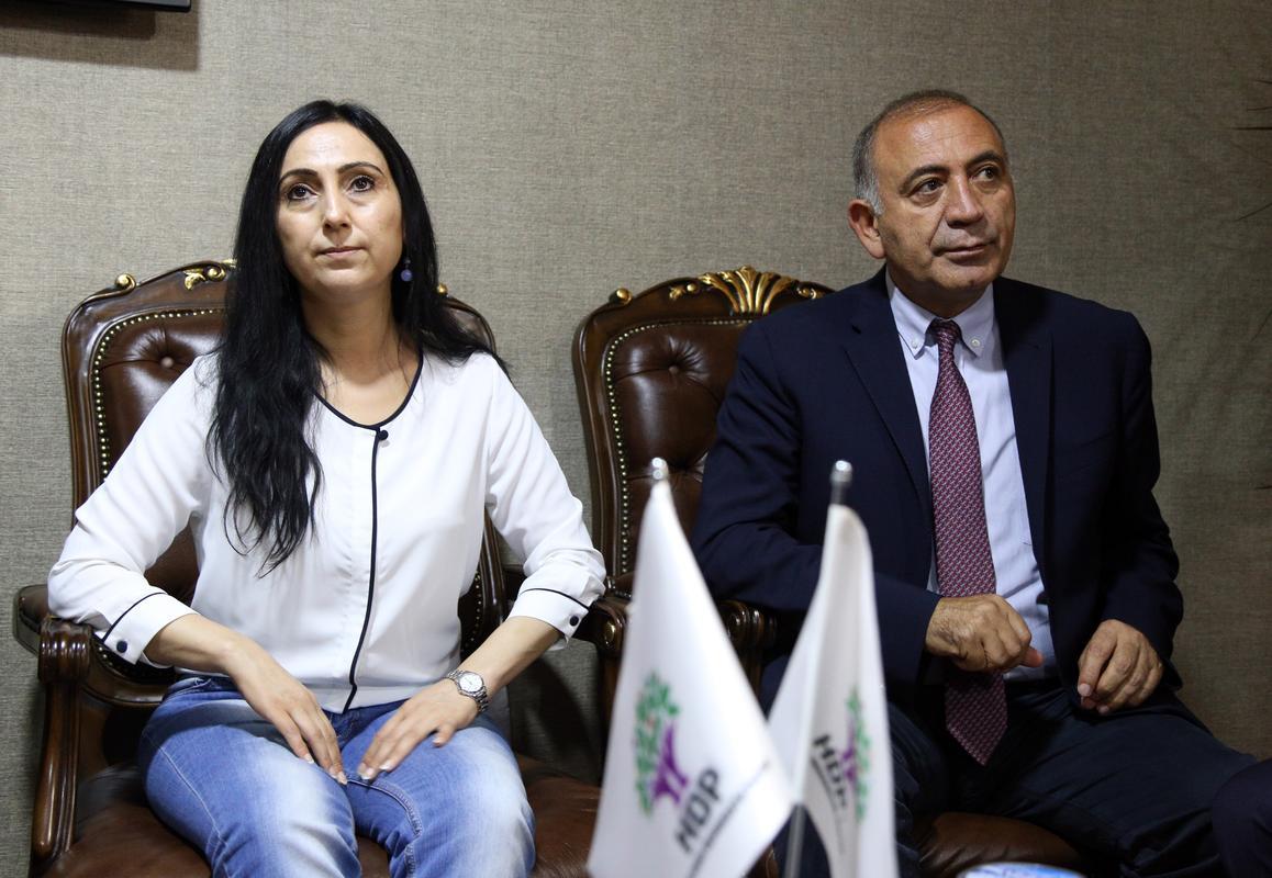 CHP'den HDP'ye geçmiş olsun ziyareti
