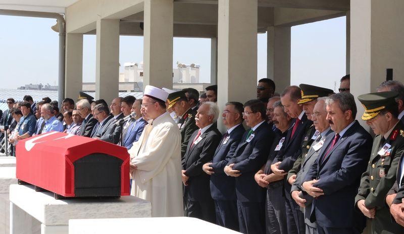 Doğu Perinçek şehit Okan Taşan'ın cenazesine katıldı