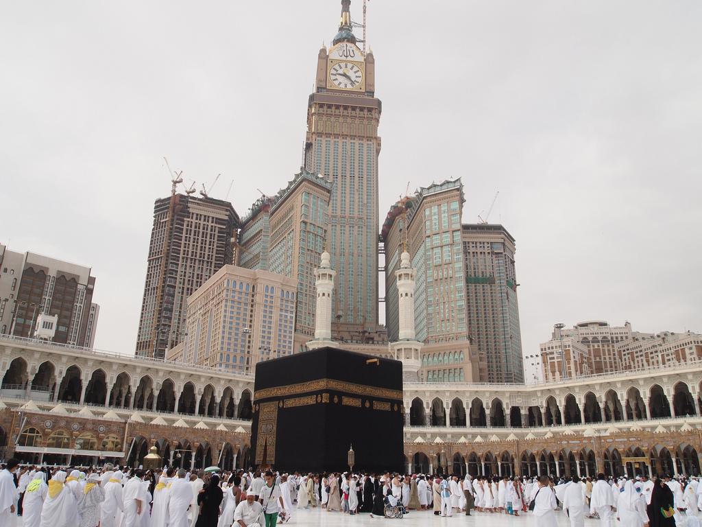 Kabe'nin etrafındaki çirkin yapılaşma isyan ettiriyor