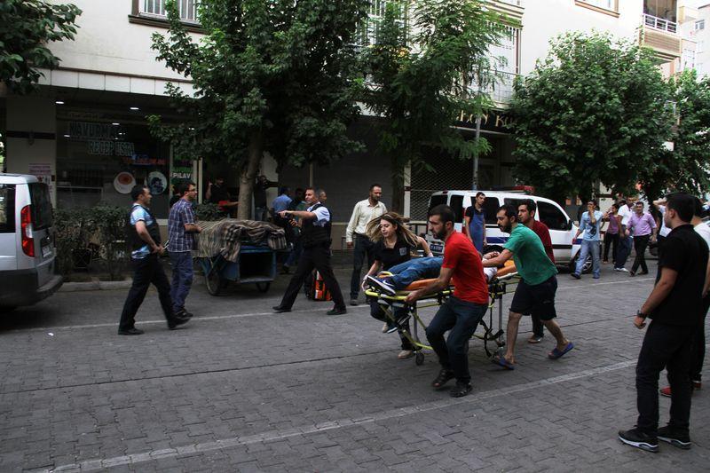 Diyarbakır'da çorba içen polislere saldırı: 3 polis yaralı