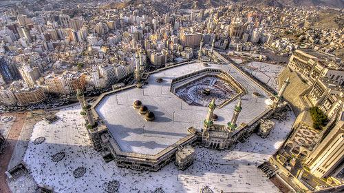 Kabe'nin etrafındaki çirkin yapılaşma isyan ettiriyor