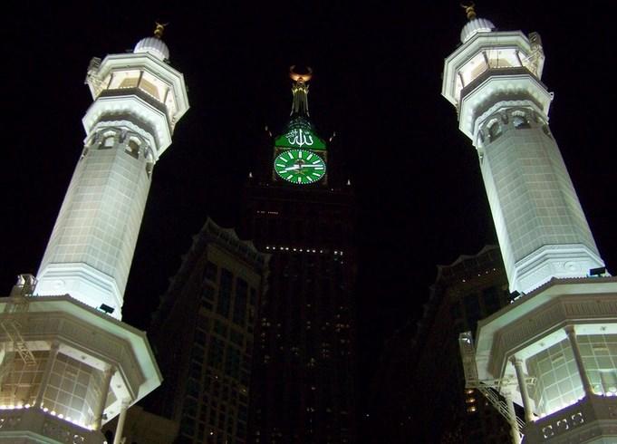 Kabe'nin etrafındaki çirkin yapılaşma isyan ettiriyor