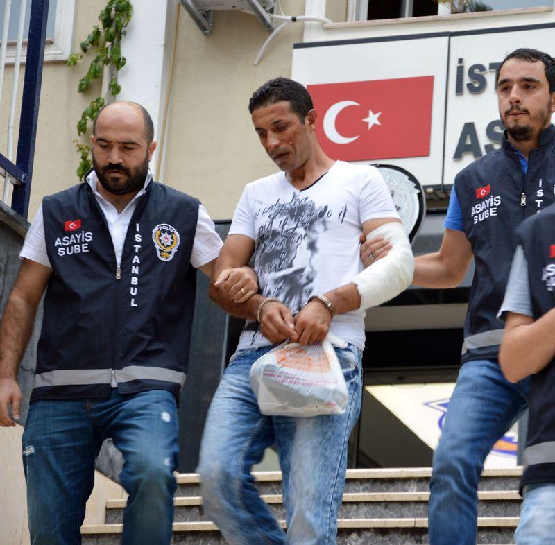 Para için dayısının oğlunu beş parçaya böldü