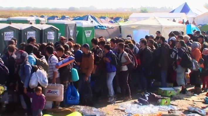 Macaristan'da sığınmacıların konakladığı bölge çöp doldu