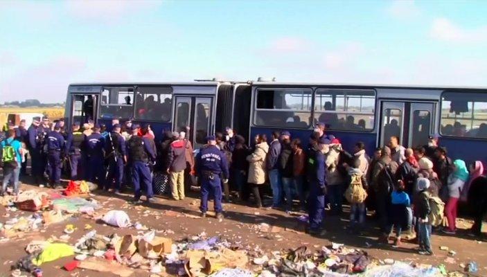 Macaristan'da sığınmacıların konakladığı bölge çöp doldu