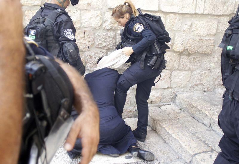 İsrail Mescid-i Aksa'ya baskın düzenledi