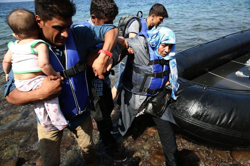 Midilli açıklarında batan bottaki mülteciler görüntülendi