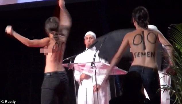 Femen Paris'te Müslüman konferansını bastı