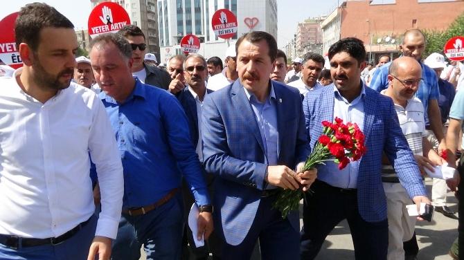 Diyarbakır'da STK temsilcilerinin teröre hayır yürüyüşü