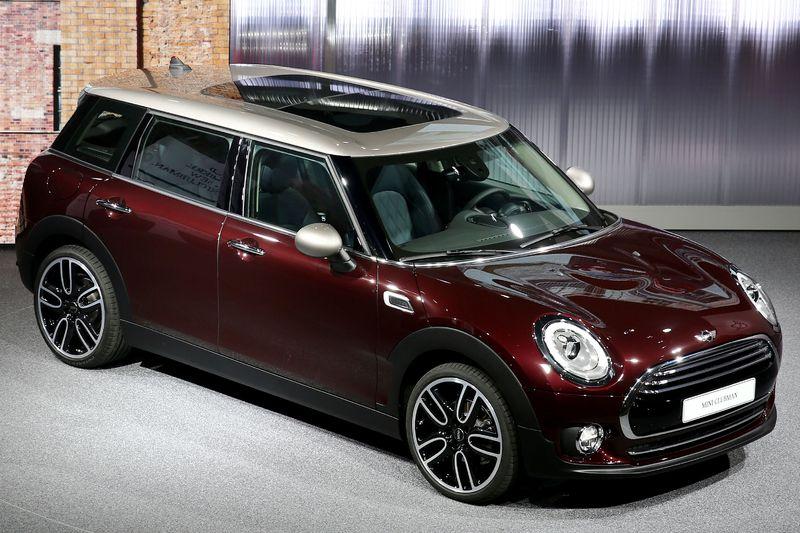 BMW'nin CEO'su fuarda baygınlık geçirdi