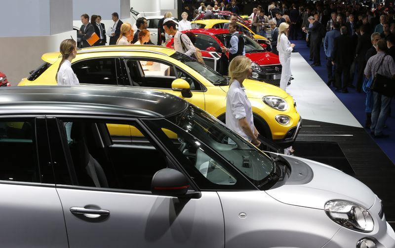 BMW'nin CEO'su fuarda baygınlık geçirdi