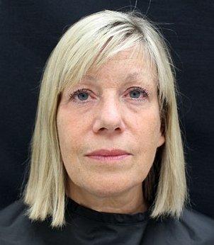 İngiltere'de yaşlı kadının makyajlı değişimi