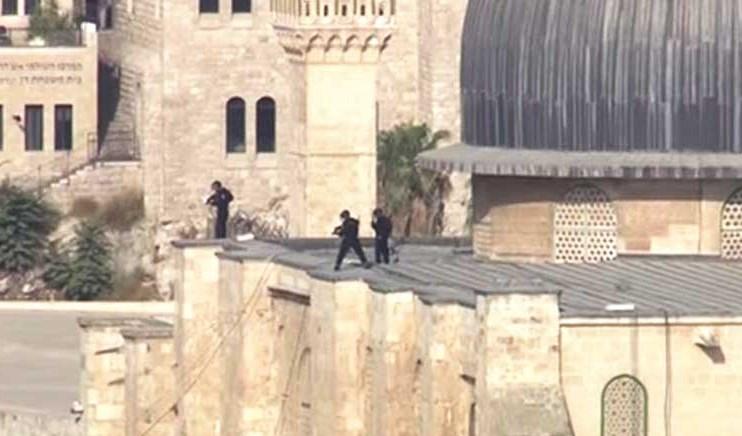 İsrail askerleri Mescid-i Aksa'ya yine saldırdı