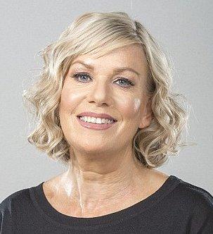 İngiltere'de yaşlı kadının makyajlı değişimi