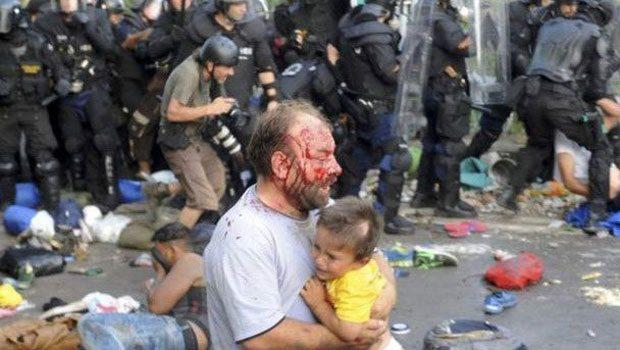 Macaristan'da polislerden Suriyeli mültecilere sert müdahale