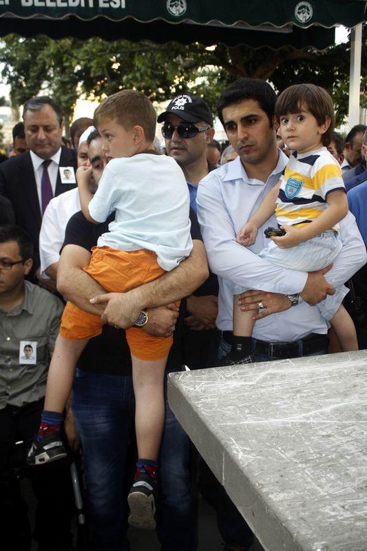 Mardin şehidi toprağa verildi