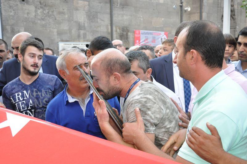 Mardin şehidi toprağa verildi