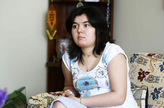 Taksim'de üzerine cam düşen kızın raporu mahkemeye ulaştı