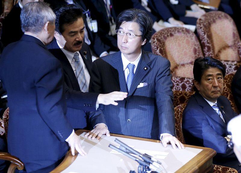 Japonya pasifist anayasayla vedalaştı