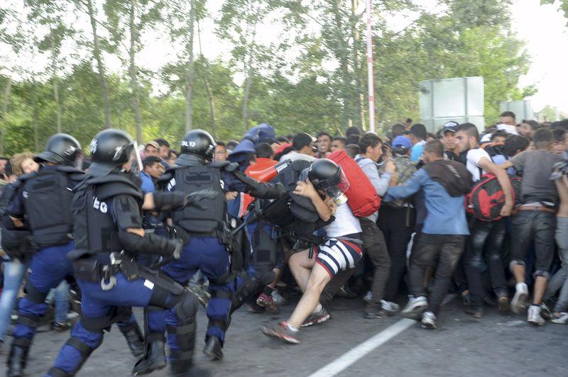 Macar polisi mülteci çocuğu kör etti