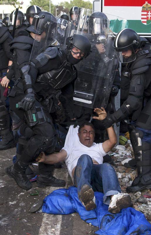 Macar polisi mülteci çocuğu kör etti