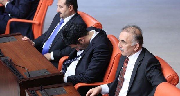 AK Parti'de Uğur Işılak çizik yedi