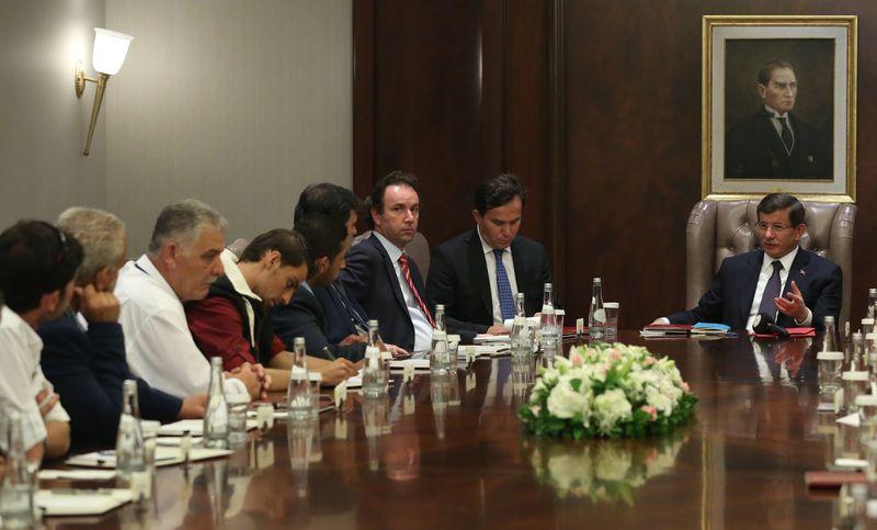 Davutoğlu: Suriyelilerin yollarda ölmesini istemiyoruz