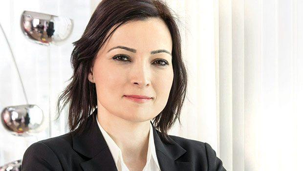 Bahçeli Meral'i çizdi onları çekti