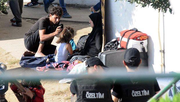 Sığınmacıların Edirne'deki bekleyişleri sürüyor