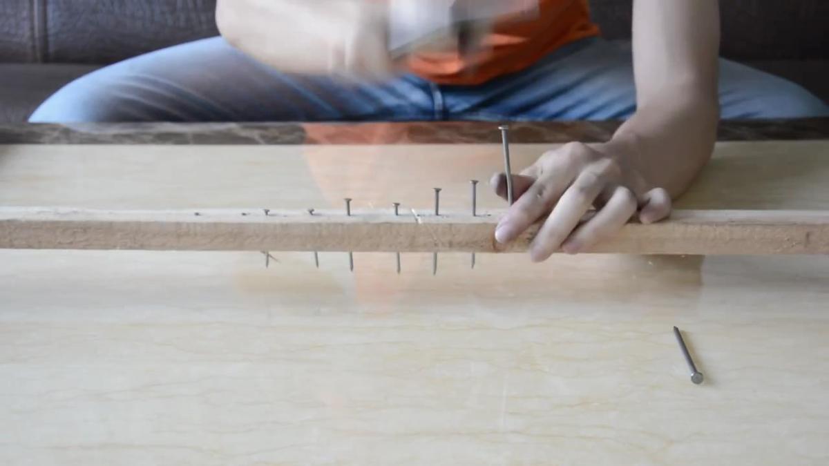 Akıllı telefona çiviyle test yapıldı