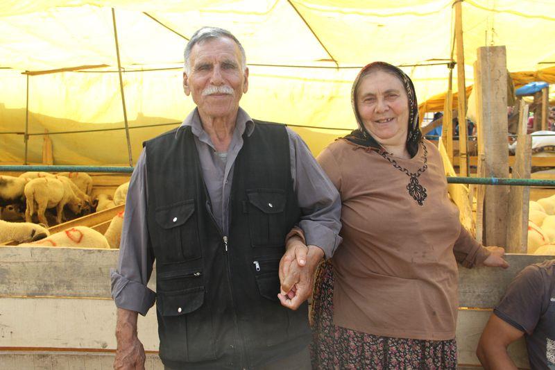 Kurban pazarında yarım asırdır birlikte olan çift