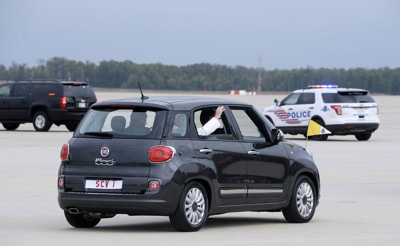 Papa ABD'de aracını değiştirdi