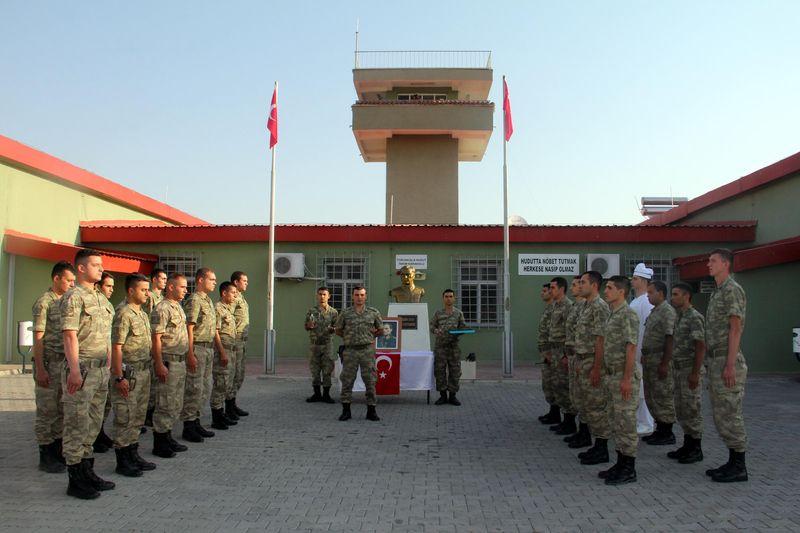 Iğdır'da sınır karakolunda Mehmetçik'in bayram sevinci