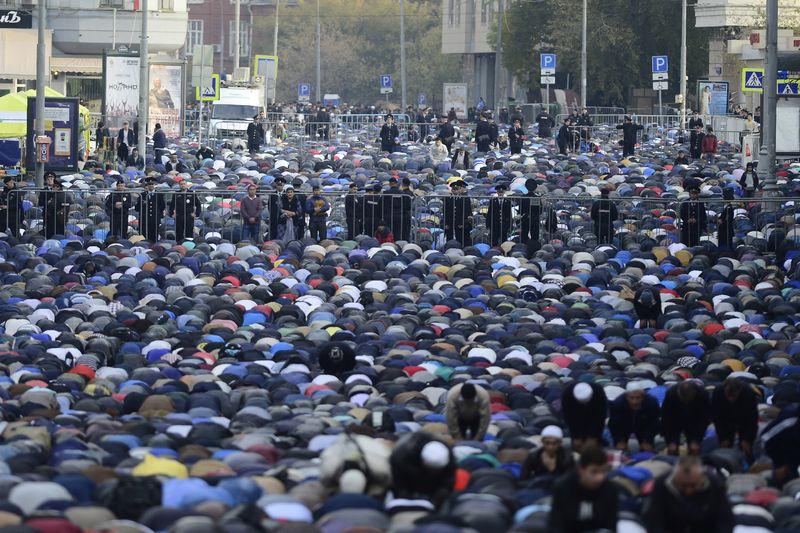 Moskova Merkez Camisi'nde ilk bayram namazı kılındı