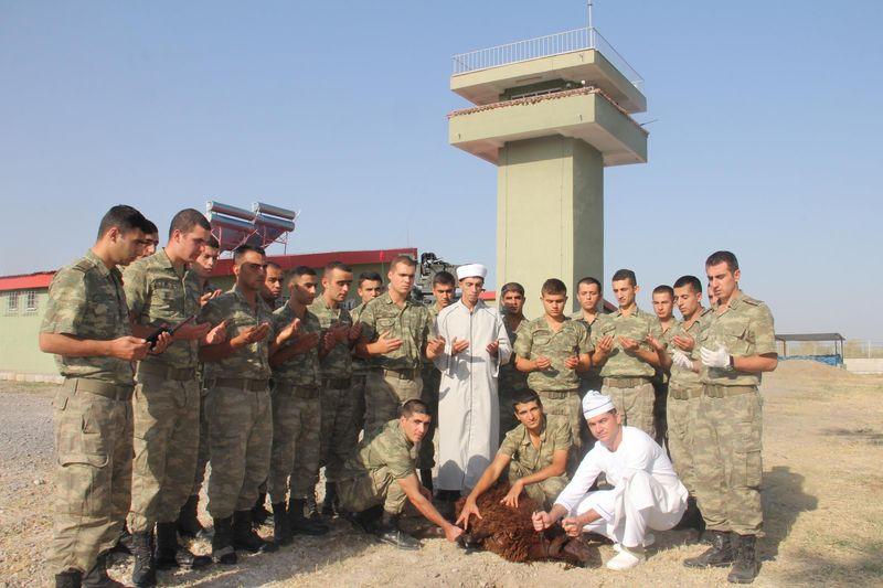 Iğdır'da sınır karakolunda Mehmetçik'in bayram sevinci