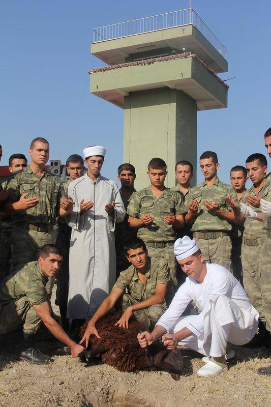 Iğdır'da sınır karakolunda Mehmetçik'in bayram sevinci