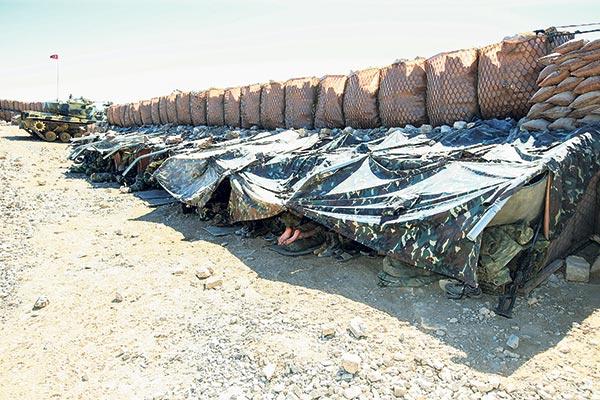 2030 rakımlı Kartal Yuvası'nda Mehmetçik'in bayramı