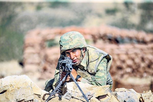 2030 rakımlı Kartal Yuvası'nda Mehmetçik'in bayramı