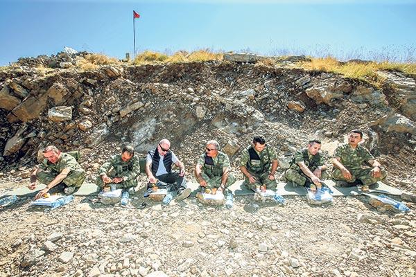 2030 rakımlı Kartal Yuvası'nda Mehmetçik'in bayramı