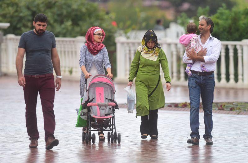 Antalya'da yağmur vatandaşlara zor anlar yaşattı